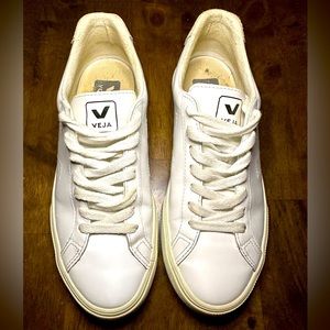 Veja Women’s Sneakers Size 6 White Leather Low Top